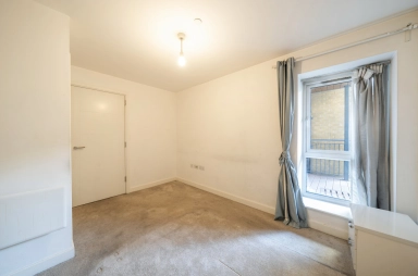 Caversham Road, Beaufort Park, Colindale - NW9 view 6