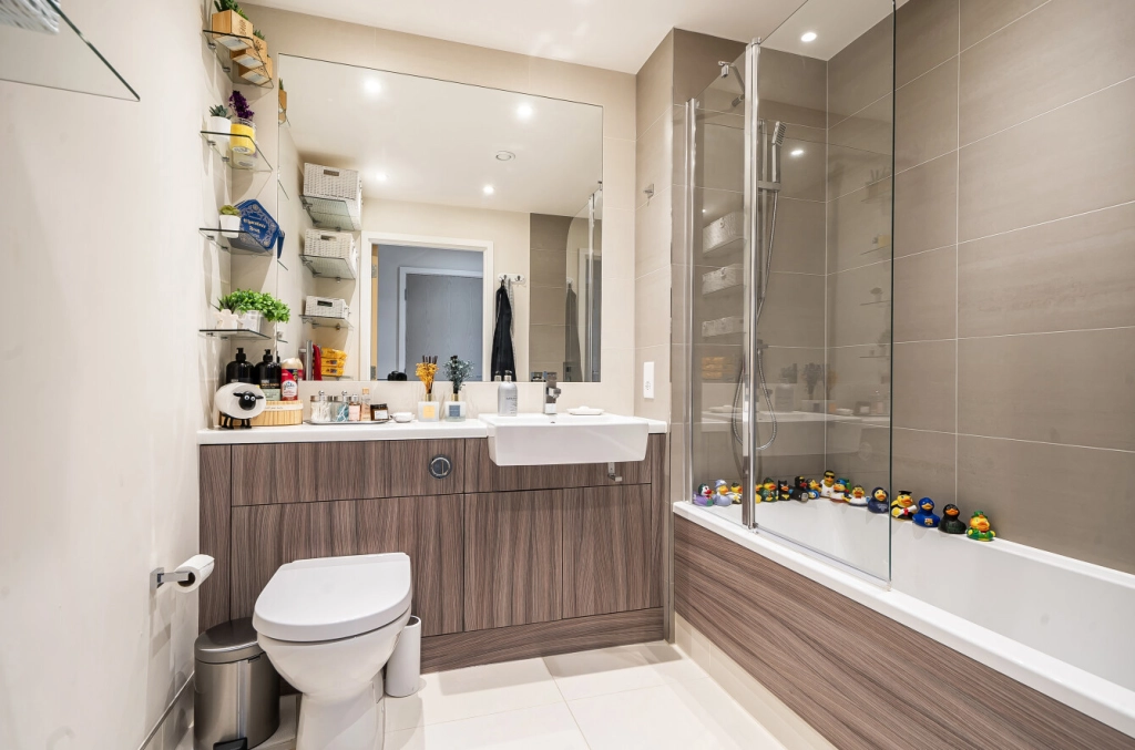 2 bedrooms apartments/flats for sale in Beaufort Square, Beaufort Park, Colindale - NW9 view 15