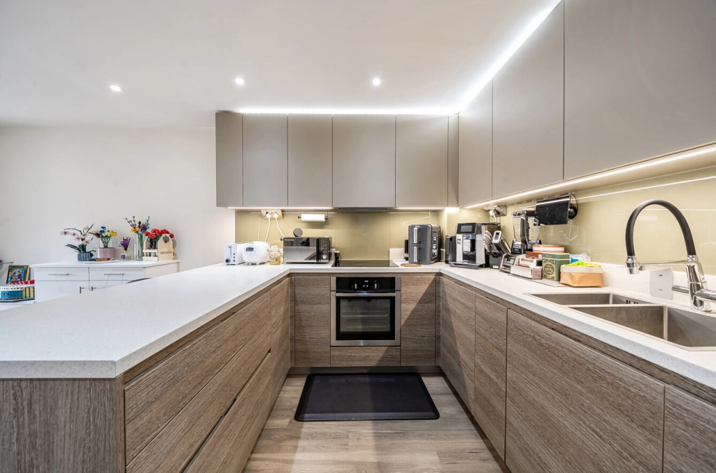 2 bedrooms apartments/flats for sale in Beaufort Square, Beaufort Park, Colindale - NW9 view 3