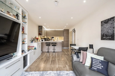 Beaufort Square, Beaufort Park, Colindale - NW9 view 6