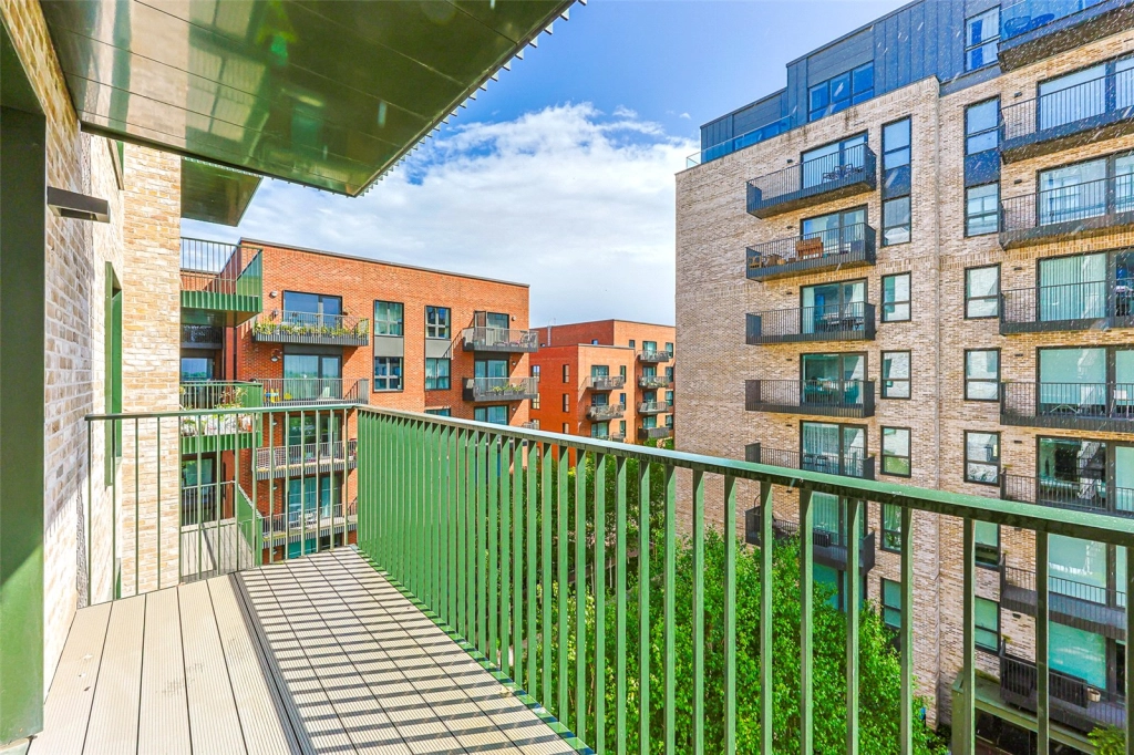 1 bedroom apartments/flats for sale in Greenleaf Walk, Southall - UB1 view 9