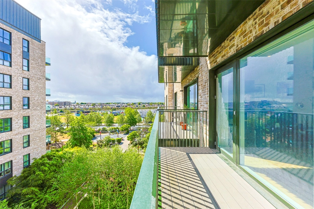 1 bedroom apartments/flats for sale in Greenleaf Walk, Southall - UB1 view 11