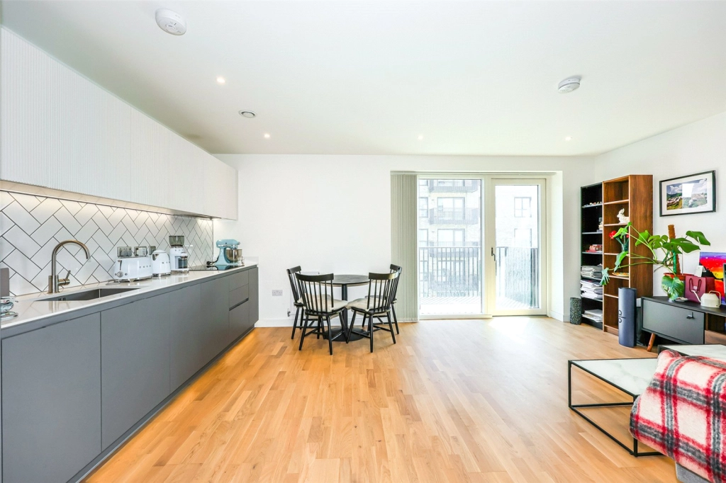1 bedroom apartments/flats for sale in Greenleaf Walk, Southall - UB1 view 13