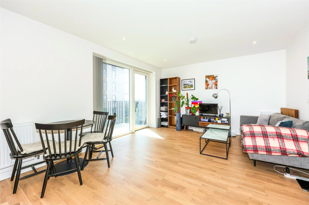 1 bedroom apartments/flats for sale in Greenleaf Walk, Southall - UB1 view 14