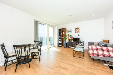 Greenleaf Walk, Southall - UB1 view 14