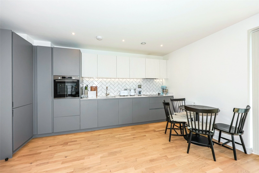 1 bedroom apartments/flats for sale in Greenleaf Walk, Southall - UB1 view 4
