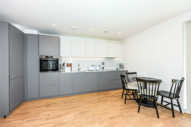 Greenleaf Walk, Southall - UB1 view 4