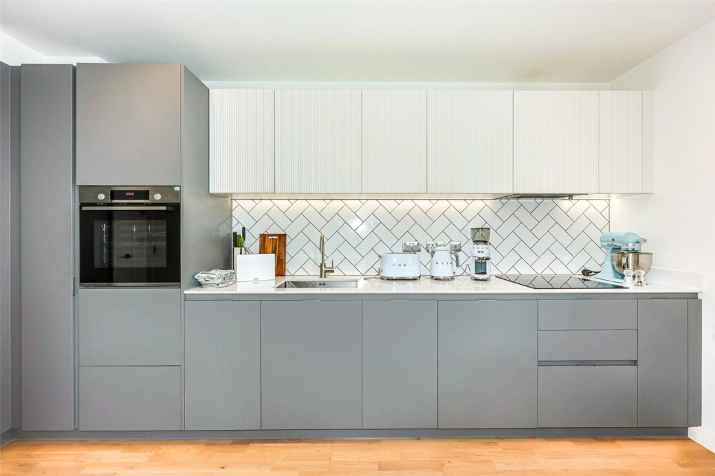 1 bedroom apartments/flats for sale in Greenleaf Walk, Southall - UB1 view 7