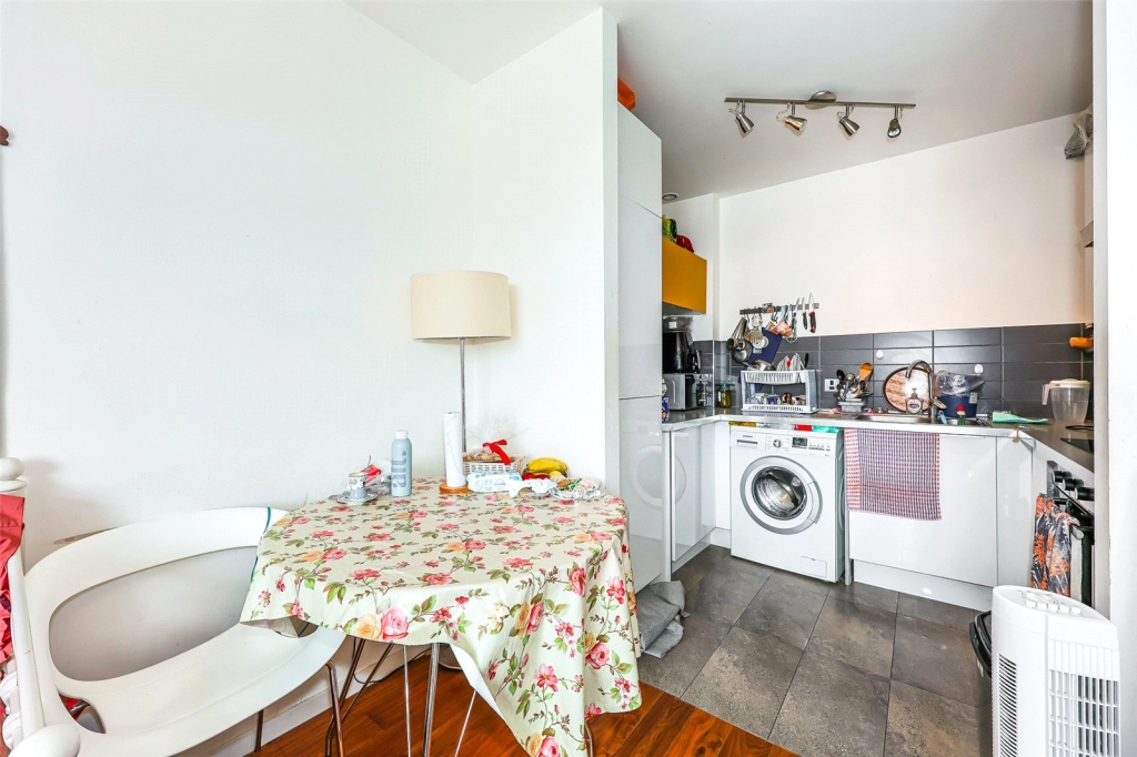 1 bedroom apartments/flats for sale in Bromyard Avenue, Acton - W3 view 4