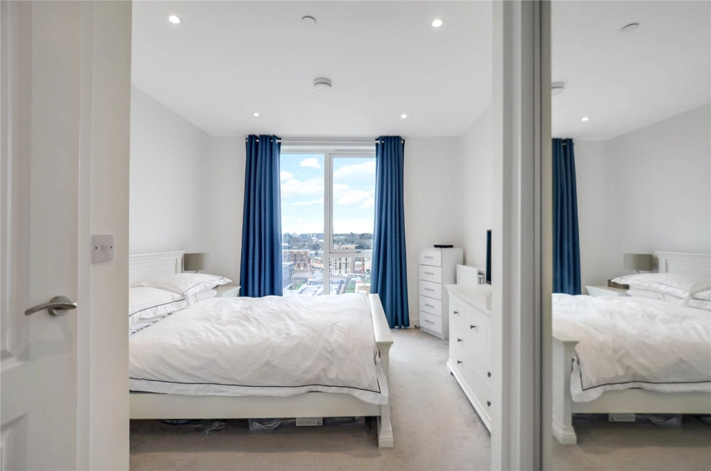 1 bedroom apartments/flats for sale in Lismore Boulevard, Colindale Gardens, Colindale - NW9 view 7