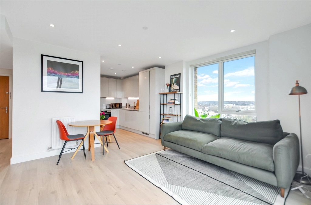 1 bedroom apartments/flats for sale in Lismore Boulevard, Colindale Gardens, Colindale - NW9 view 4