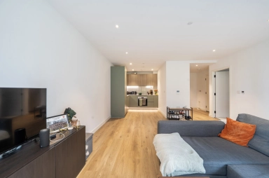 Cedrus Avenue, Southall - UB1 view 13