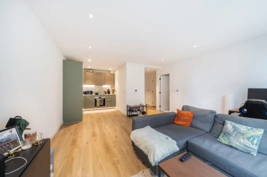 Cedrus Avenue, Southall - UB1 view 2