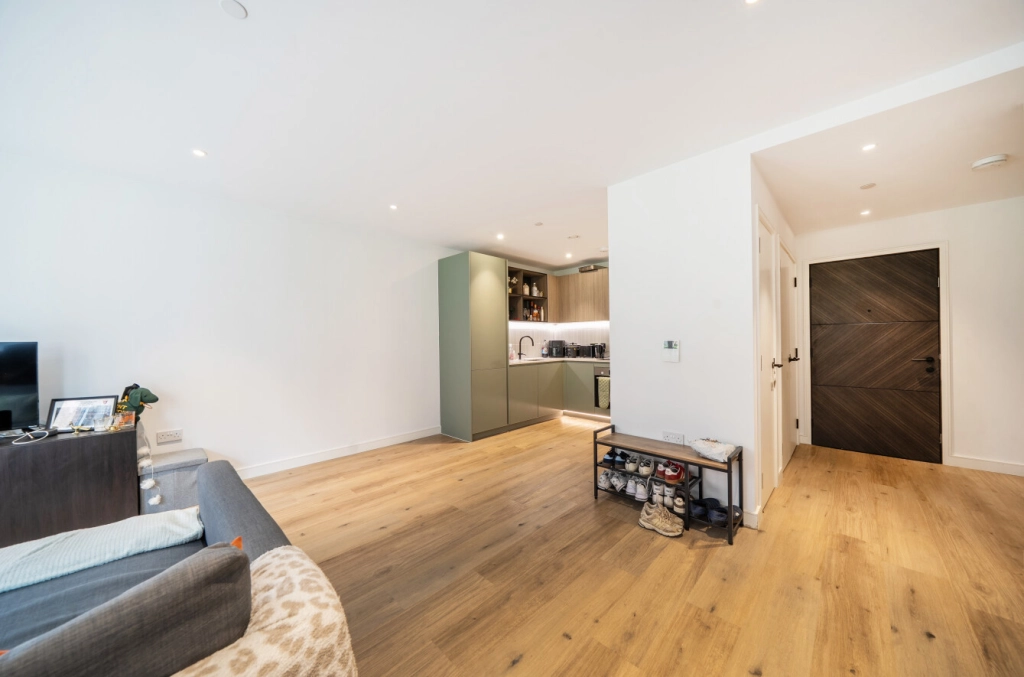 1 bedroom apartments/flats for sale in Cedrus Avenue, Southall - UB1 view 3