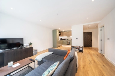 Cedrus Avenue, Southall - UB1 view 7