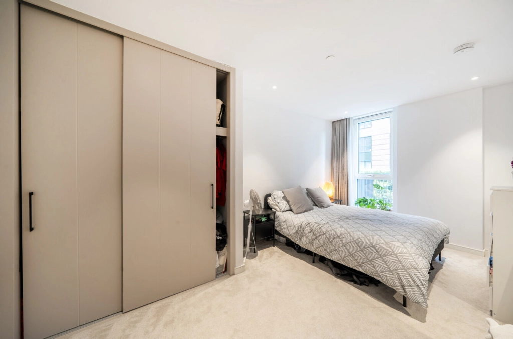 1 bedroom apartments/flats for sale in Cedrus Avenue, Southall - UB1 view 5