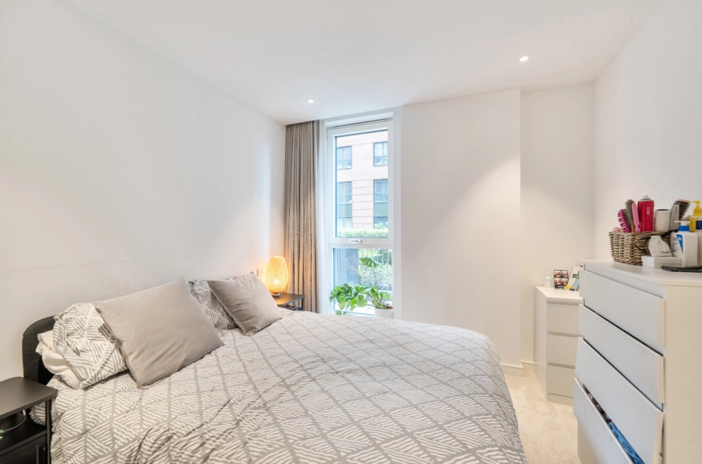 1 bedroom apartments/flats for sale in Cedrus Avenue, Southall - UB1 view 16