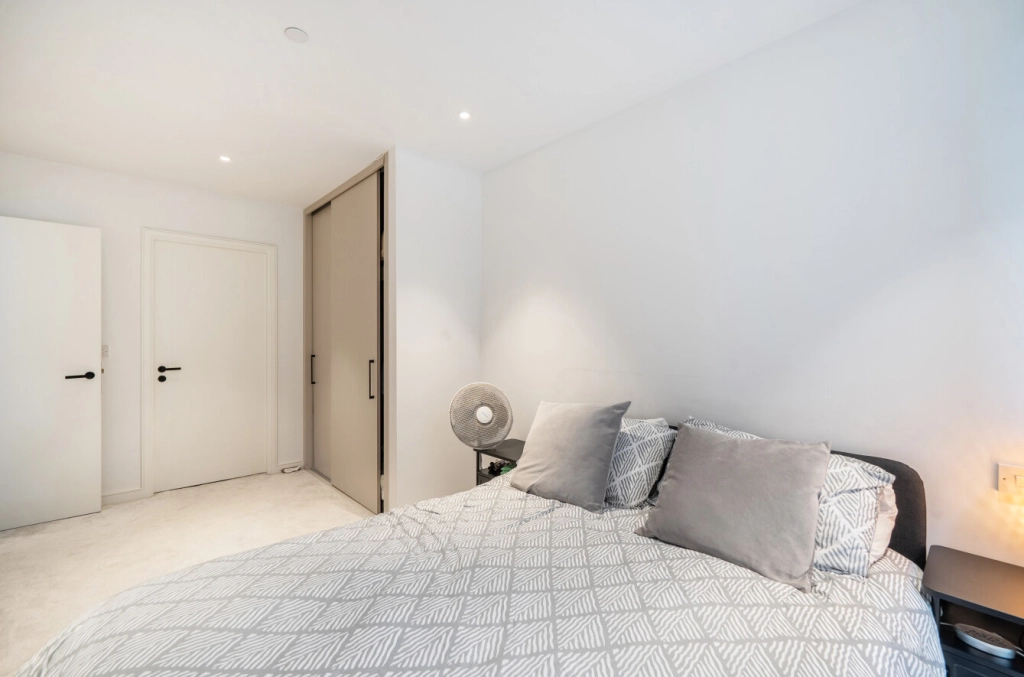1 bedroom apartments/flats for sale in Cedrus Avenue, Southall - UB1 view 15