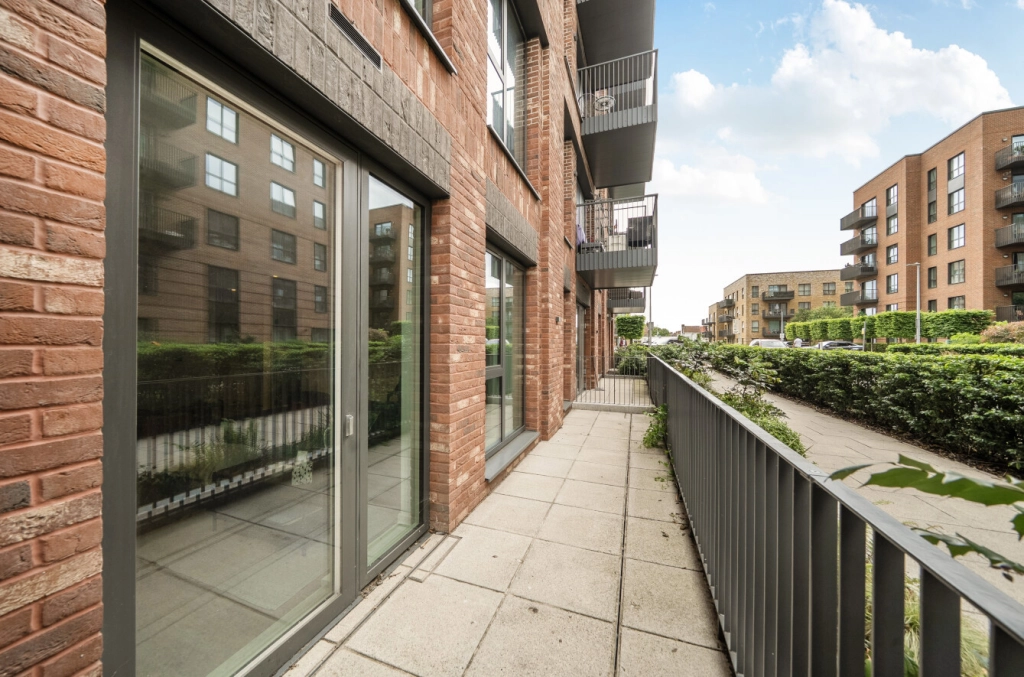 1 bedroom apartments/flats for sale in Cedrus Avenue, Southall - UB1 view 10