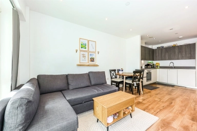 Longfield Avenue, Ealing - W5 view 7