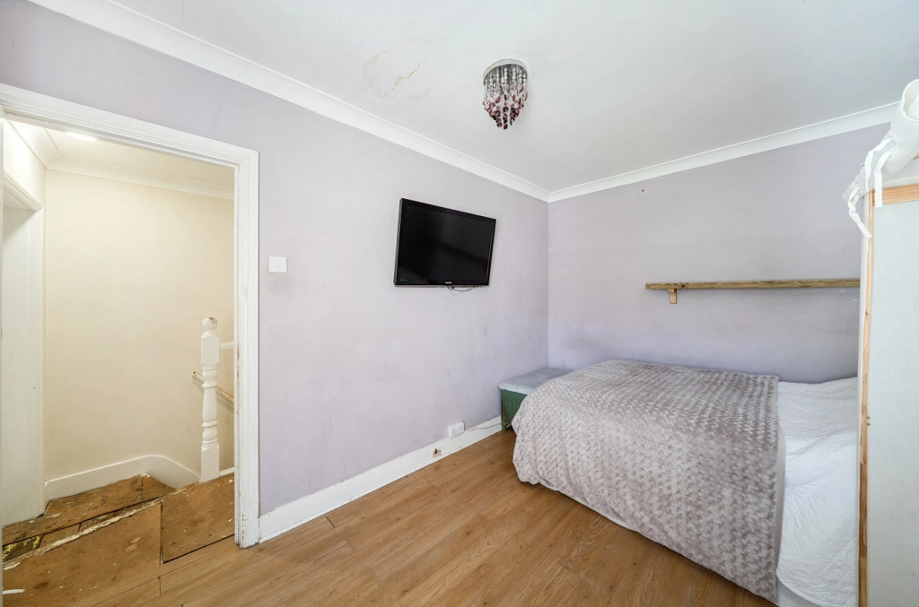3 bedrooms houses for sale in Colindale Avenue, Colindale - NW9 view 11