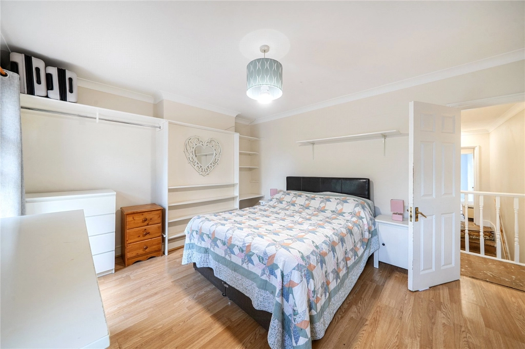 3 bedrooms houses for sale in Colindale Avenue, Colindale - NW9 view 8