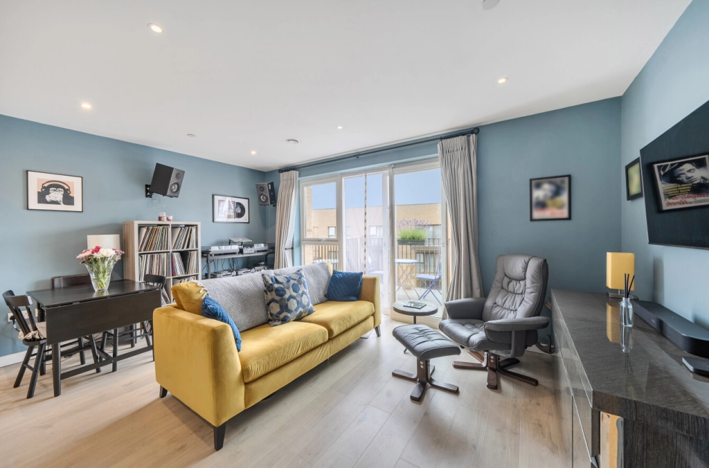 1 bedroom apartments/flats for sale in Moorhen Drive, Hendon - NW9 view 2