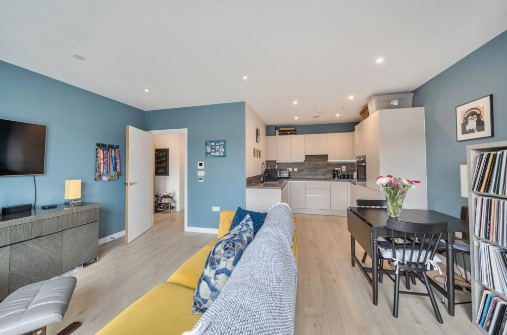 1 bedroom apartments/flats for sale in Moorhen Drive, Hendon - NW9 view 3