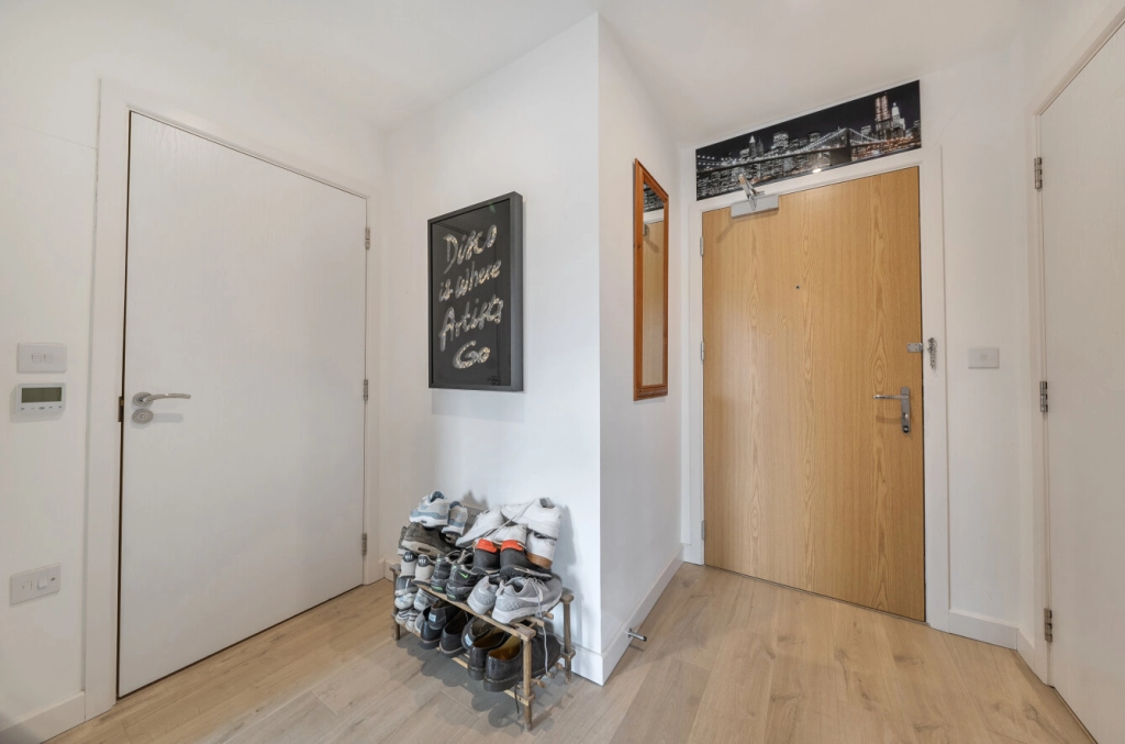 1 bedroom apartments/flats for sale in Moorhen Drive, Hendon - NW9 view 4