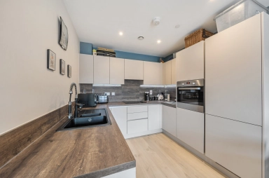 Moorhen Drive, Hendon - NW9 view 7