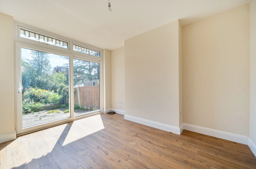 3 bedrooms houses for sale in Clovelly Avenue, Colindale - NW9 view 7