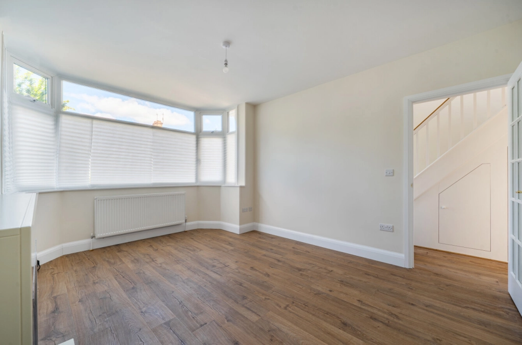 3 bedrooms houses for sale in Clovelly Avenue, Colindale - NW9 view 2