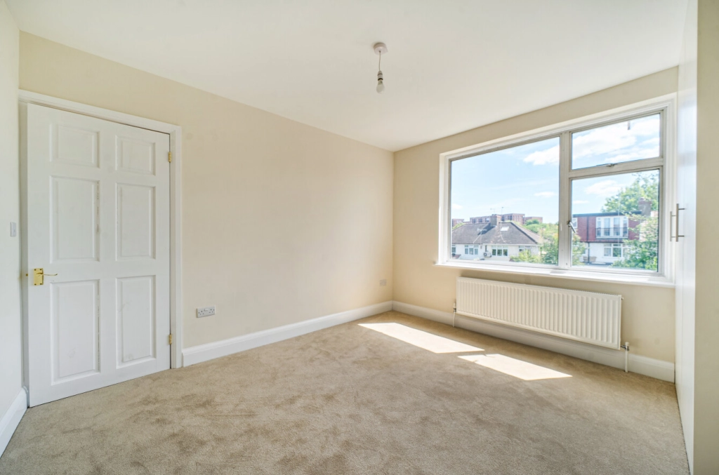 3 bedrooms houses for sale in Clovelly Avenue, Colindale - NW9 view 11