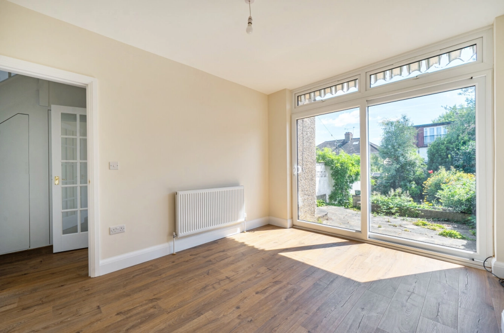 3 bedrooms houses for sale in Clovelly Avenue, Colindale - NW9 view 5