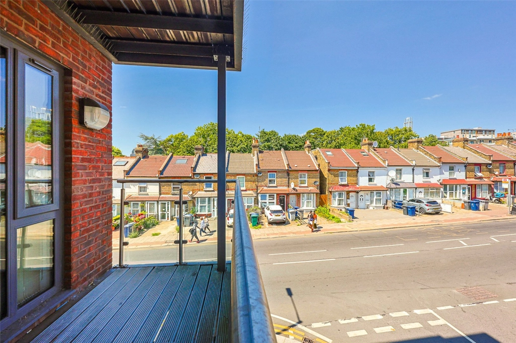 2 bedrooms apartments/flats for sale in Mornington Close, Colindale - NW9 view 10