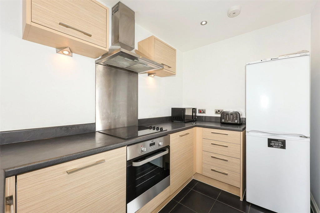 2 bedrooms apartments/flats for sale in Mornington Close, Colindale - NW9 view 13