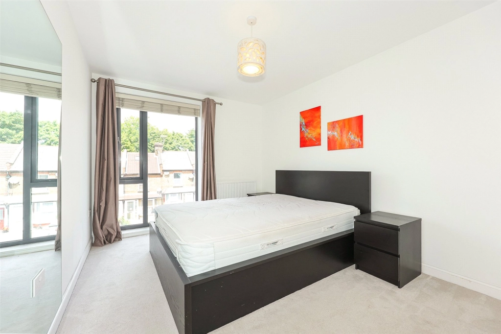 2 bedrooms apartments/flats for sale in Mornington Close, Colindale - NW9 view 15