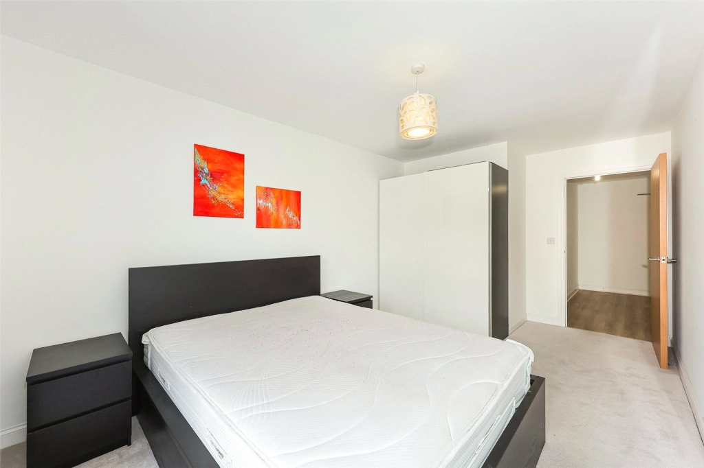 2 bedrooms apartments/flats for sale in Mornington Close, Colindale - NW9 view 5