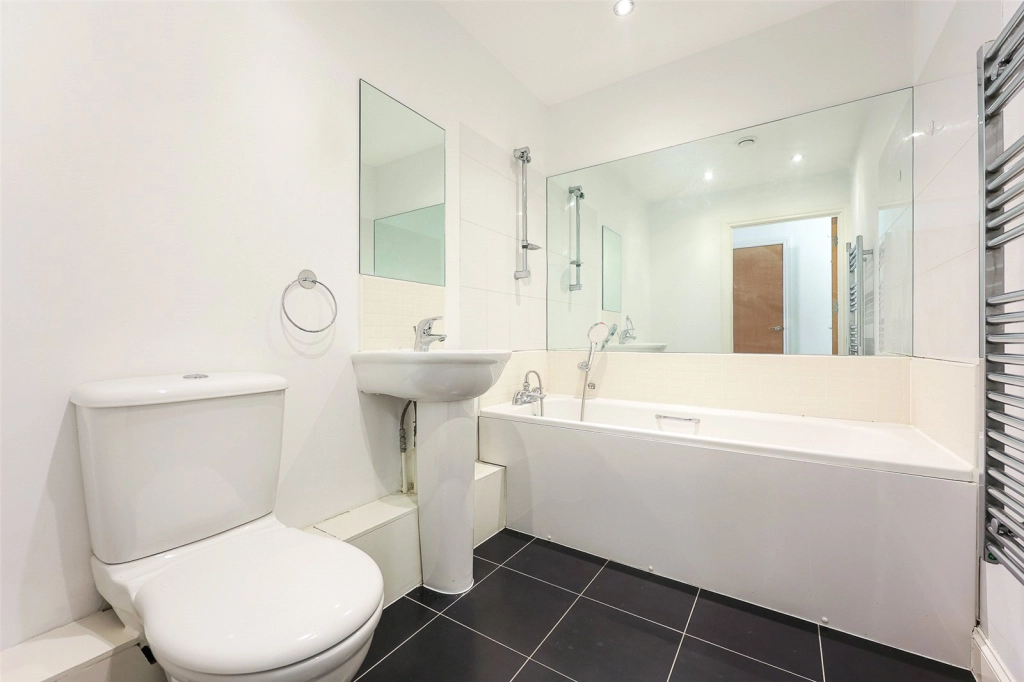 2 bedrooms apartments/flats for sale in Mornington Close, Colindale - NW9 view 6