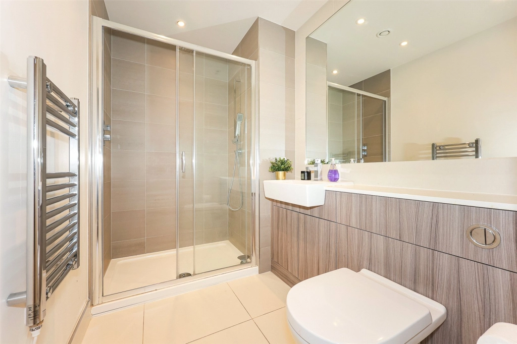 2 bedrooms apartments/flats for sale in Beaufort Square, Beaufort Park, Colindale - NW9 view 6