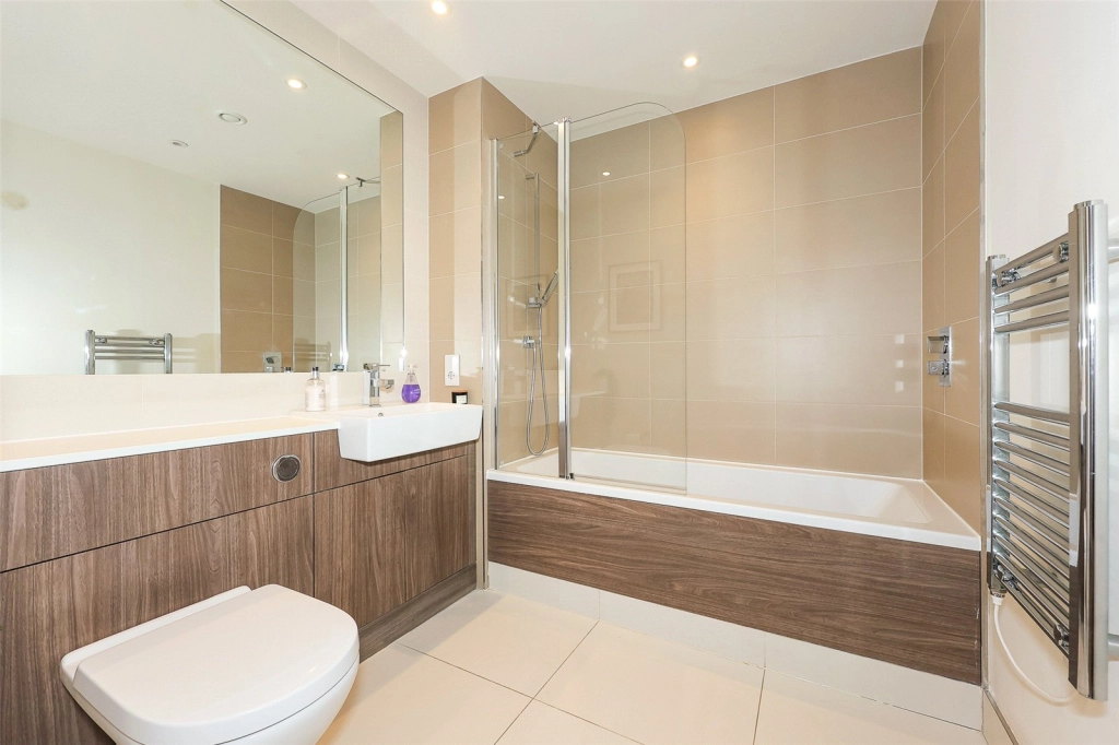 2 bedrooms apartments/flats for sale in Beaufort Square, Beaufort Park, Colindale - NW9 view 8