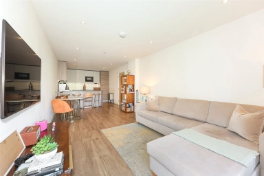 Beaufort Square, Beaufort Park, Colindale - NW9 view 3