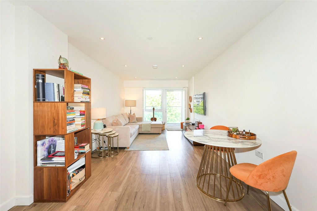 2 bedrooms apartments/flats for sale in Beaufort Square, Beaufort Park, Colindale - NW9 view 16