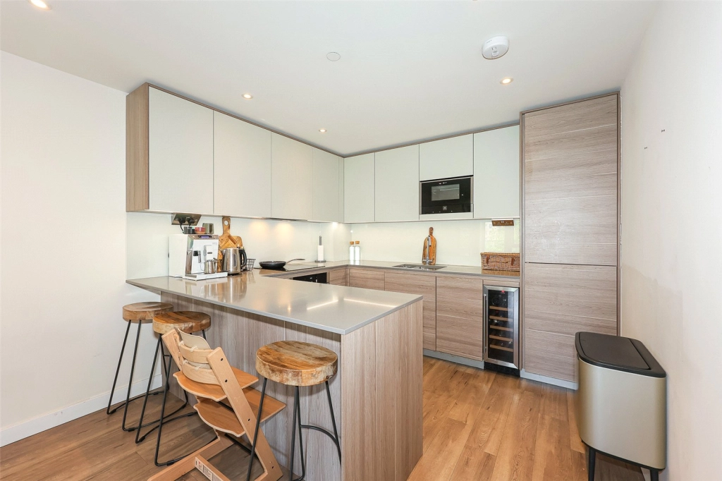 2 bedrooms apartments/flats for sale in Beaufort Square, Beaufort Park, Colindale - NW9 view 4