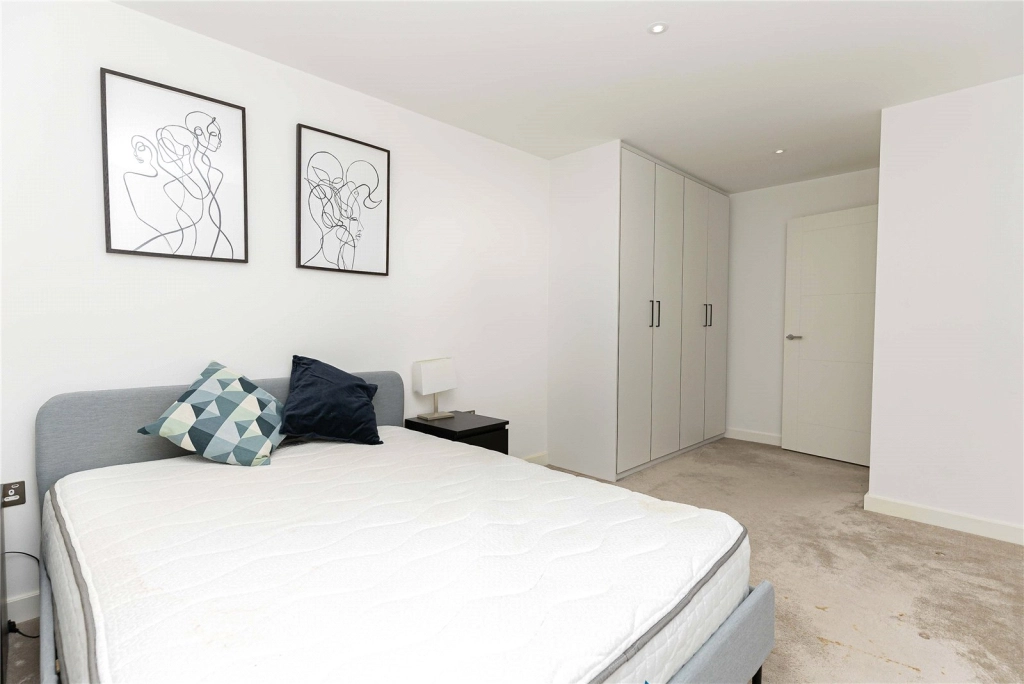 1 bedroom apartments/flats for sale in Beaufort Square, Beaufort Park, Colindale - NW9 view 5