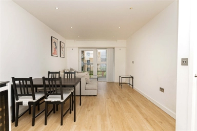 Beaufort Square, Beaufort Park, Colindale - NW9 view 4