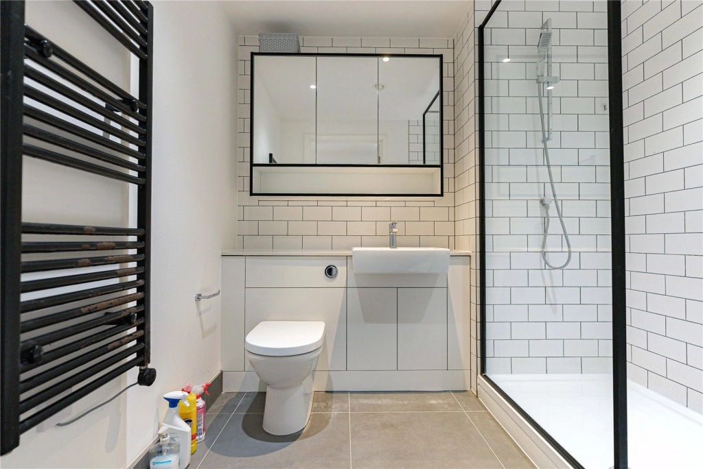 1 bedroom apartments/flats for sale in Beaufort Square, Beaufort Park, Colindale - NW9 view 8