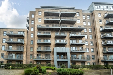 Beaufort Square, Beaufort Park, Colindale - NW9 view 1