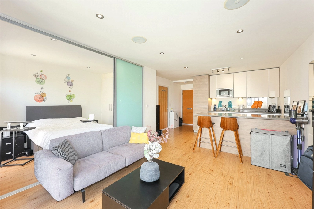 1 bedroom apartments/flats for sale in East Drive, Beaufort Park, Colindale - NW9 view 3