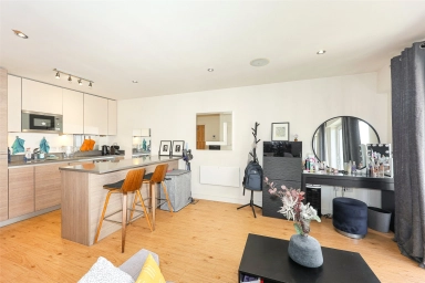 East Drive, Beaufort Park, Colindale - NW9 view 6